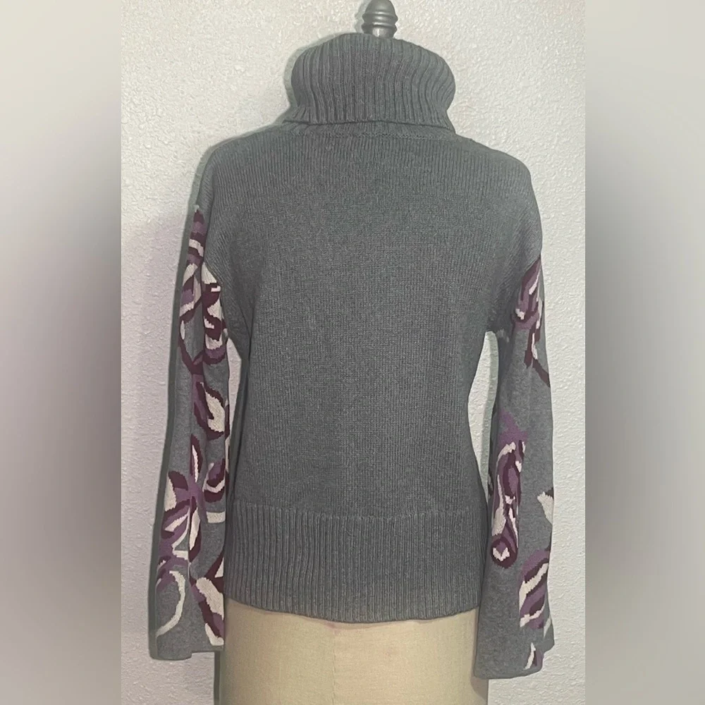 Cabi Eden Gray and Purple Women's turtleneck Sweater size medium